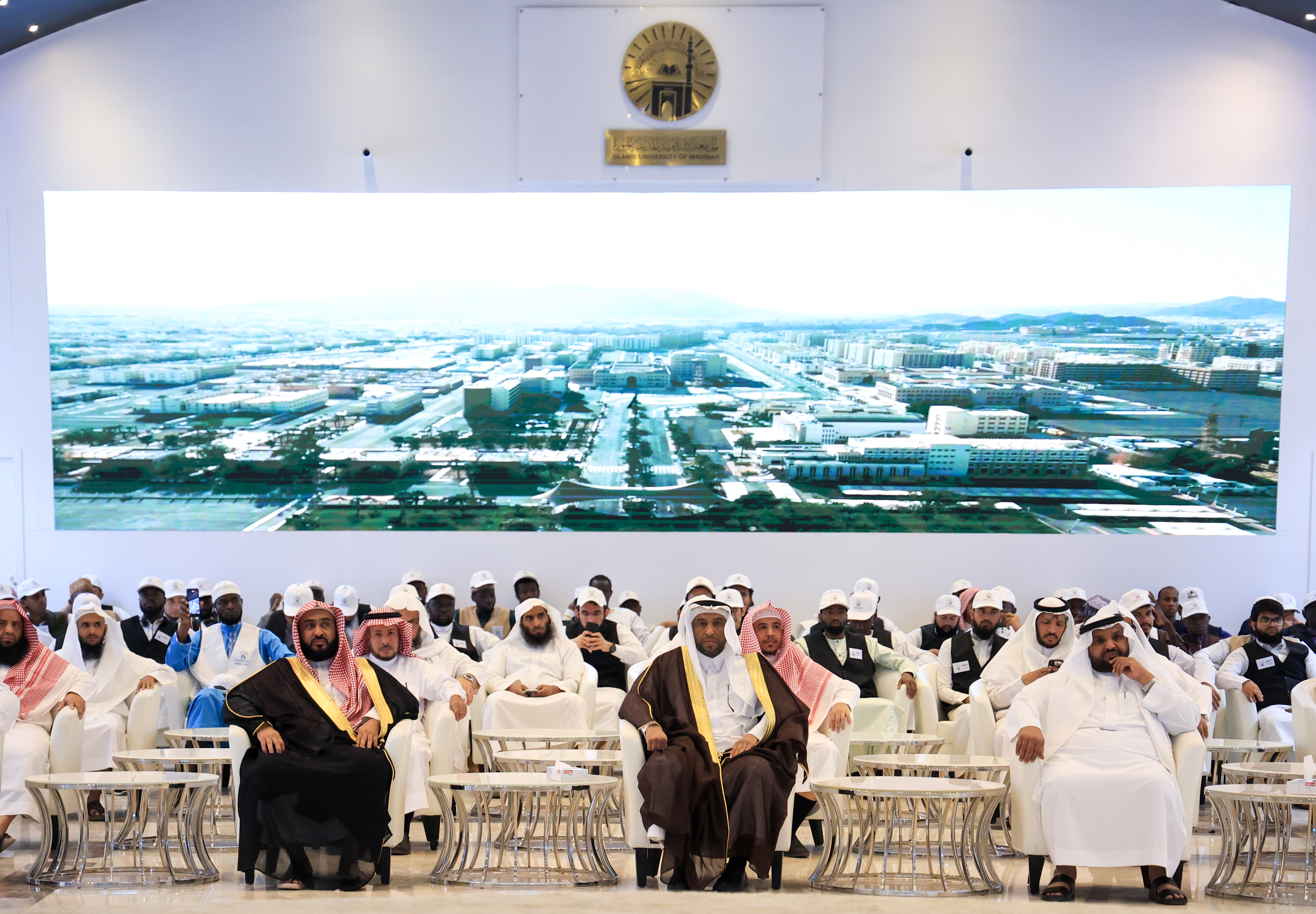 سعادة رئيس الجامعة الإسلامية المكلف أ. د. حسن بن عبدالمنعم العوفي يرعى الحفل الختامي للمسابقات الرمضانية